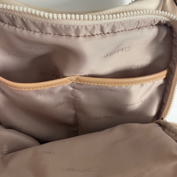 Calvin Klein Nylon Purse crossbody if you want used in good condition - Picture 4 of 9